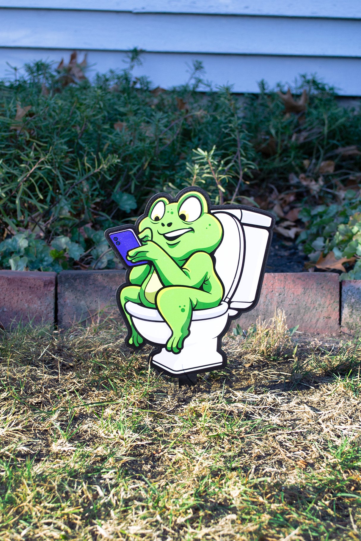 "Frog Scrolling on the Toilet" Small Metal Lawn Sign #MA0016